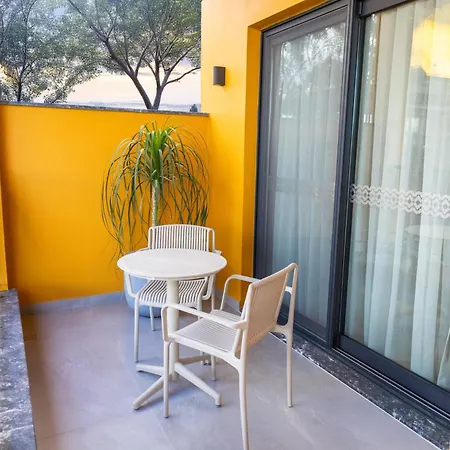 Wesuites Ξενοδοχείο